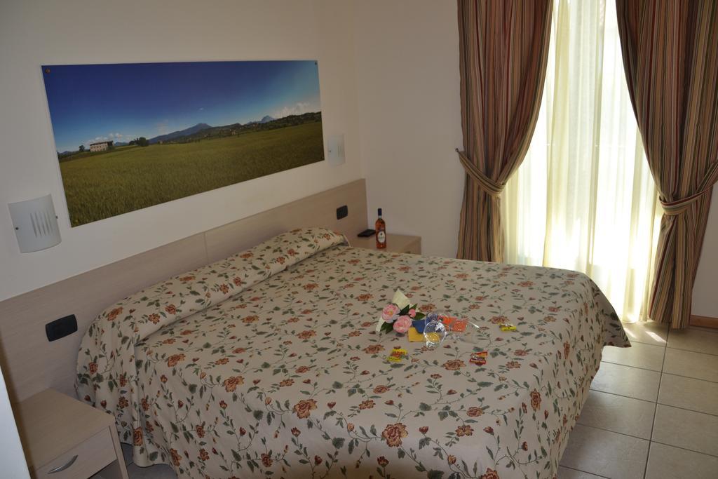 Locanda Le Palafitte باردولينو الغرفة الصورة